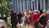 BLOKADERI NAPRAVILI HAOS ISPRED ZGRADE DIF-A: Sprečili profesore da uđu na fakultet (VIDEO)