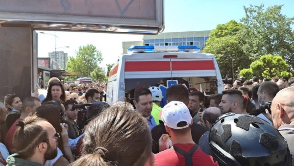 РЕАГОВАЛО И МИНИСТАРСТВО ЗДРАВЉА: Никада и нигде није забележено да су медицински радници били спречавани да раде! РЕАГОВАЛО И МИНИСТАРСТВО ЗДРАВЉА: Никада и нигде није забележено да су медицински радници били спречавани да раде!