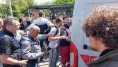 DANAS JE BUKVALNO LINČOVAN DEKAN U NOVOM SADU: Oštre osude divljanja blokadera DANAS JE BUKVALNO LINČOVAN DEKAN U NOVOM SADU: Oštre osude divljanja blokadera