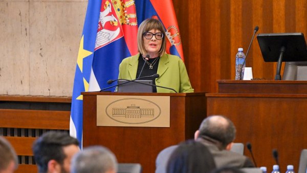 ОВО У НОВОМ САДУ ДОСАД НИКО НИЈЕ ДОЖИВЕО! Маја Гојковић поводом напада на њену породицу (ВИДЕО) ОВО У НОВОМ САДУ ДОСАД НИКО НИЈЕ ДОЖИВЕО! Маја Гојковић поводом напада на њену породицу (ВИДЕО)