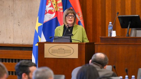 ОВО У НОВОМ САДУ ДОСАД НИКО НИЈЕ ДОЖИВЕО! Маја Гојковић поводом напада на њену породицу (ВИДЕО) ОВО У НОВОМ САДУ ДОСАД НИКО НИЈЕ ДОЖИВЕО! Маја Гојковић поводом напада на њену породицу (ВИДЕО)