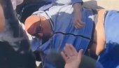 BLOKADERI KAO ZVERI KIDIŠU NA PROFESORA: Fašizam najgore vrste - Zlikovci hoće da čovek umre u kolima hitne pomoći (VIDEO)