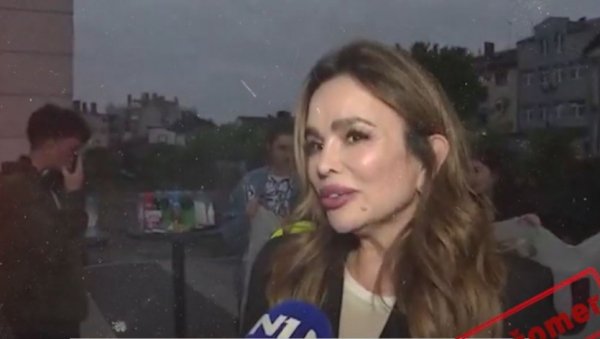 ХРВАТСКА АНИМАТОРКА У РЕДОВИМА БЛОКАДЕРА (ВИДЕО) ХРВАТСКА АНИМАТОРКА У РЕДОВИМА БЛОКАДЕРА (ВИДЕО)