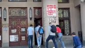 BLOKADERI FOTELJAŠI KORISTE DRŽAVNE FAKULTETE ZA POLITIČKE AKTIVNOSTI: Neće da odgovaraju na pitanja novinara! (VIDEO)