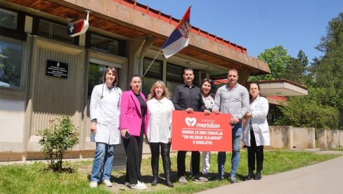 ДОНАЦИЈА МЕРИДИАН ФОНДАЦИЈЕ ЗА ДОМ ЗДРАВЉА БАРАЈЕВО – вишедеценијска опрема одлази у прошлост (ВИДЕО)