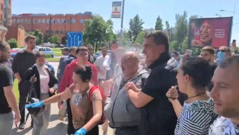BLOKADER KOJI JE MUČKI NAPAO DEKANA DRIDA: Ovo je Veljko Petrović koga je danas oslobodila sudija Budimir (VIDEO) BLOKADER KOJI JE MUČKI NAPAO DEKANA DRIDA: Ovo je Veljko Petrović koga je danas oslobodila sudija Budimir (VIDEO)