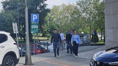 Studenti koji žele da uče stigli na sastanak sa Martom Kos (FOTO/VIDEO)