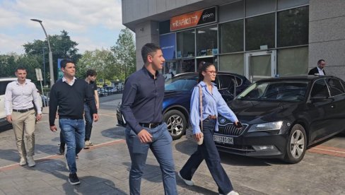 STUDENTI KOJI ŽELE DA UČE NAKON SUSRETA SA MARTOM KOS: Ohrabrujući sastanak, dobili smo novu nadu - bila je iznenađena nekim detaljima STUDENTI KOJI ŽELE DA UČE NAKON SUSRETA SA MARTOM KOS: Ohrabrujući sastanak, dobili smo novu nadu - bila je iznenađena nekim detaljima