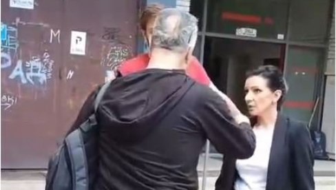 POSVAĐALA SE SA KOMŠIJOM OKO PARKINGA, A KRIV JOJ VUČIĆ: Marinika Tepić nije napadnuta zbog politike - video kao dokaz (VIDEO)