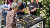 DA UBICE NAŠE DECE I MAJKE STIGNE ZASLUŽENA KAZNA: Pre 26 godina od NATO bombi stradali su Marija (14) i Nikola (17) i njihova baka Smiljana DA UBICE NAŠE DECE I MAJKE STIGNE ZASLUŽENA KAZNA: Pre 26 godina od NATO bombi stradali su Marija (14) i Nikola (17) i njihova baka Smiljana