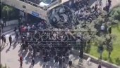 HAOS U SPLITU! Policija privela više od 100 navijača Hajduka i Dinama zbog tuče