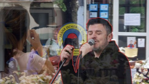 POSLE RIBNIKARA Poznati pevač prelomio: Žena mi je dala otkaz, deca su nam još gora! POSLE RIBNIKARA Poznati pevač prelomio: Žena mi je dala otkaz, deca su nam još gora!