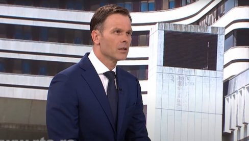 TRENUTAK KAD JE VUČIĆU POZLILO: Mali opisao kako se sve desilo TRENUTAK KAD JE VUČIĆU POZLILO: Mali opisao kako se sve desilo
