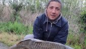 БОГАТ УЛОВ ПЛЕМЕНИТЕ РИБЕ НА ЈЕЗЕРУ: Милован упецао шарана тешког скоро 12 килограма