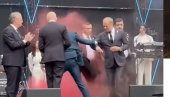 INCIDENT TOKOM TUSKOVOG GOVORA U HOLANDIJI: Obezbeđenje hitno reagovalo (VIDEO)