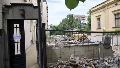 ГРАДЊА СТОПИРАНА, ПРОТЕСТИ ТРАЈУ: Упркос саопштењу Министарства, станари у Улици кнеза Милоша око броја 42 настављају блокаду ГРАДЊА СТОПИРАНА, ПРОТЕСТИ ТРАЈУ: Упркос саопштењу Министарства, станари у Улици кнеза Милоша око броја 42 настављају блокаду