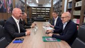 VUČEVIĆ SE SASTAO SA POPOVIĆEM: Svaki udar na predsednika Vučića krije želju da se sruši naša država VUČEVIĆ SE SASTAO SA POPOVIĆEM: Svaki udar na predsednika Vučića krije želju da se sruši naša država