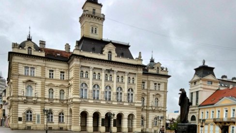 МАТУРСКИ ПАНОИ У ЦЕНТРУ НОВОГ САДА: И ове године обезбеђен простор за фотографије средњошколаца МАТУРСКИ ПАНОИ У ЦЕНТРУ НОВОГ САДА: И ове године обезбеђен простор за фотографије средњошколаца