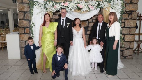 IPLEJ ŠIMRAH DUMIĆ, LJUBAV IZ INDIJE DOVELA U NOVU VAROŠ: Sa Aleksom, u Srbiji je sada moj dom (FOTO) IPLEJ ŠIMRAH DUMIĆ, LJUBAV IZ INDIJE DOVELA U NOVU VAROŠ: Sa Aleksom, u Srbiji je sada moj dom (FOTO)