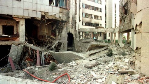 ПРЕ 26 ГОДИНА, НАТО СА ПЕТ ПРОЈЕКТИЛА ГАЂАО АМБАСАДУ КИНЕ У БЕОГРАДУ: Убили троје новинара, па се правдали на застареле мапе ПРЕ 26 ГОДИНА, НАТО СА ПЕТ ПРОЈЕКТИЛА ГАЂАО АМБАСАДУ КИНЕ У БЕОГРАДУ: Убили троје новинара, па се правдали на застареле мапе