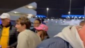 ЦЕО СВЕТ ИМ СЕ СМЕЈЕ: Навијачи Интера изашли пре краја лудог меча са Барселоном, ово се десило када су хтели да се врате на трибину (ВИДЕО) ЦЕО СВЕТ ИМ СЕ СМЕЈЕ: Навијачи Интера изашли пре краја лудог меча са Барселоном, ово се десило када су хтели да се врате на трибину (ВИДЕО)