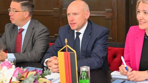 TEMELJ ZA TEŠNJE VEZE SA HESENOM: Predsednica pokrajinske vlade sastala se sa nemačkim ministrom Manfredom Pencom TEMELJ ZA TEŠNJE VEZE SA HESENOM: Predsednica pokrajinske vlade sastala se sa nemačkim ministrom Manfredom Pencom