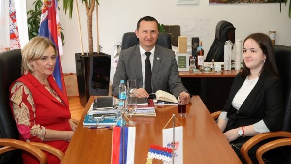 ТРЕБИЊКА МАРИЈА МИШКОВИЋ (24) ЗАВРШИЛА ФАКУЛТЕТ ЗА ПЕТ И ПО ГОДИНА: Љубав ка медицини пресудна ТРЕБИЊКА МАРИЈА МИШКОВИЋ (24) ЗАВРШИЛА ФАКУЛТЕТ ЗА ПЕТ И ПО ГОДИНА: Љубав ка медицини пресудна
