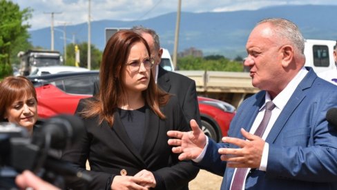 ПРОЈЕКАТ ОД ВЕЛИКОГ ЗНАЧАЈА ЗА 20.000 ГРАЂАНА: Павков обишла радове на изградњи канализационе мреже у Лесковцу ПРОЈЕКАТ ОД ВЕЛИКОГ ЗНАЧАЈА ЗА 20.000 ГРАЂАНА: Павков обишла радове на изградњи канализационе мреже у Лесковцу