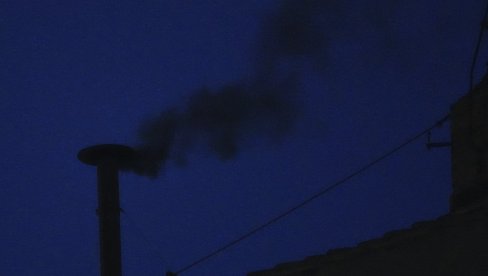 PRVO GLASANJE ZA NOVOG PAPU U VATIKANU: Crni dim iz odžaka Sikstinske kapele PRVO GLASANJE ZA NOVOG PAPU U VATIKANU: Crni dim iz odžaka Sikstinske kapele