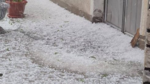 PAO GRAD VELIČINE TENISKE LOPTICE:  Nevreme pogodilo atar Smederevske Palanke