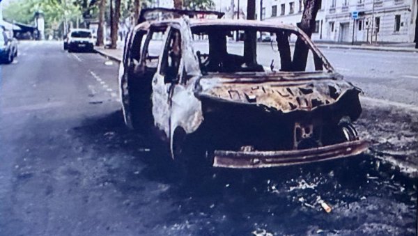 НЕРЕДИ У ГРАДУ СВЕТЛОСТИ: Ухапшено 47 изгредника, лекари се малолетном навијачу боре за живот НЕРЕДИ У ГРАДУ СВЕТЛОСТИ: Ухапшено 47 изгредника, лекари се малолетном навијачу боре за живот
