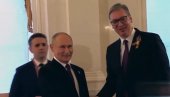 TRENUTAK SUSRETA VUČIĆA I PUTINA: Srdačan pozdrav dvojice lidera - objavljen video (VIDEO) TRENUTAK SUSRETA VUČIĆA I PUTINA: Srdačan pozdrav dvojice lidera - objavljen video (VIDEO)