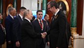 КРАТАК РАЗГОВОР ЛИДЕРА РУСИЈЕ И СРБИЈЕ: Путин после вечере причао са Вучићем (ФОТО)