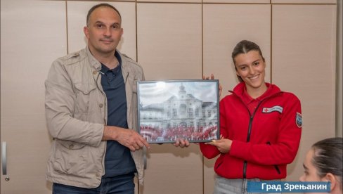 PROJEKAT OMLADINSKOG CENTRA U PUPINOVOJ KUĆI: Svetski dan Crvenog krsta u Zrenjaninu