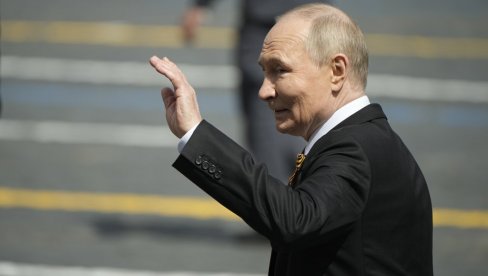 DANAS NAS SVE UJEDINJUJE OSEĆAJ RADOSTI, TUGE, PONOSA I ZAHVALNOSTI: Putinov govor na Dan pobede DANAS NAS SVE UJEDINJUJE OSEĆAJ RADOSTI, TUGE, PONOSA I ZAHVALNOSTI: Putinov govor na Dan pobede
