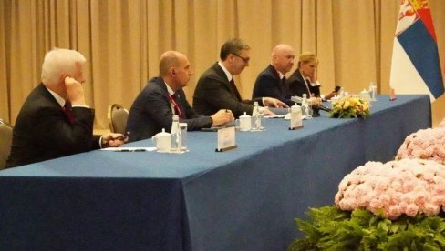 VUČIĆ NAKON SASTANKA SA SIJEM: Ukupan izvoz Srbije u Kinu je bio 20 miliona VUČIĆ NAKON SASTANKA SA SIJEM: Ukupan izvoz Srbije u Kinu je bio 20 miliona
