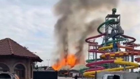 VATRENA STIHIJA GUTA SVE PRED SOBOM: Gori poznati akvapark u Srbiji (VIDEO) VATRENA STIHIJA GUTA SVE PRED SOBOM: Gori poznati akvapark u Srbiji (VIDEO)