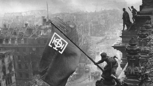 NAJVEĆA SRAMOTA DO SADA! Sopstvenu državu nazvali Trećim rajhom, a Narodnu skupštinu Rajhstagom! NAJVEĆA SRAMOTA DO SADA! Sopstvenu državu nazvali Trećim rajhom, a Narodnu skupštinu Rajhstagom!