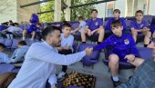 PRAZNIK FUDBALA I ŠAHA NA STADIONU RFK GRAFIČAR: Mališani u jedinstvenoj sportskoj manifestaciji Dva sveta, jedna igra PRAZNIK FUDBALA I ŠAHA NA STADIONU RFK GRAFIČAR: Mališani u jedinstvenoj sportskoj manifestaciji Dva sveta, jedna igra