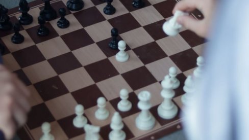 TALIBANI ZABRANILI ŠAH U AVGANISTANU! Neće da se ljudi kockaju TALIBANI ZABRANILI ŠAH U AVGANISTANU! Neće da se ljudi kockaju