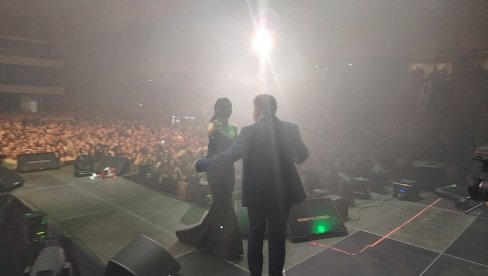 OMILJEN U SVOM GRADU: Bane Bojanić prvi specijalni gost Tanje Savić u srpskoj Atini (FOTO)