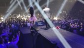 POZDRAVI U NOVOM SADU: Tanja Savić i Emir Đulović drugi put na koncertu izveli hit duet (FOTO)