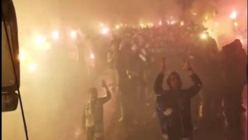 NE, NIJE KARNEVAL U RIJU: Novi Pazar na pragu izlaska u Evropu, a ono što su navijači uradili prepričavaće se (VIDEO) NE, NIJE KARNEVAL U RIJU: Novi Pazar na pragu izlaska u Evropu, a ono što su navijači uradili prepričavaće se (VIDEO)