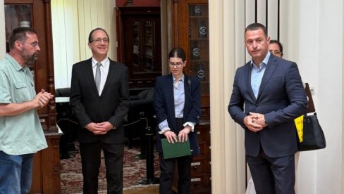 MOGUĆNOSTI SARADNJE U KULTURI I TURIZMU: Predsednik opštine Vrbas ugostio ambasadora Kube, zajedno posetili izložbu u Gradskom muzeju MOGUĆNOSTI SARADNJE U KULTURI I TURIZMU: Predsednik opštine Vrbas ugostio ambasadora Kube, zajedno posetili izložbu u Gradskom muzeju