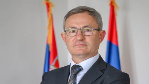 đAFLATOKSIN I LAŽNI SIR POLJULJALI SU MLEKARSTVO: Intervju - Dragan Glamočić, ministar poljoprivrede đAFLATOKSIN I LAŽNI SIR POLJULJALI SU MLEKARSTVO: Intervju - Dragan Glamočić, ministar poljoprivrede