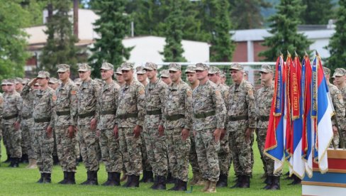 VOJSKA SRPSKE JOŠ MARŠIRA U SRCIMA BIVŠIH BORACA I NARODA: Banjaluka obeležava godišnjicu osnivanja vojnih formacija republike 1992. godine VOJSKA SRPSKE JOŠ MARŠIRA U SRCIMA BIVŠIH BORACA I NARODA: Banjaluka obeležava godišnjicu osnivanja vojnih formacija republike 1992. godine