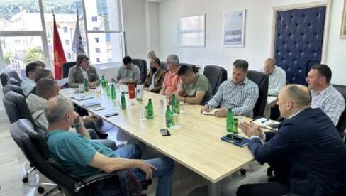 СИГУРНИЈЕ ВОДОСНАБДЕВАЊЕ: Договор локалних и Регионалног водовода Црногорско приморје СИГУРНИЈЕ ВОДОСНАБДЕВАЊЕ: Договор локалних и Регионалног водовода Црногорско приморје