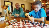 НЕ ШЕТАМ СЕ ДОК ИГРАМ,  САМО МИСЛИМ О ПОТЕЗУ: Јакша Марјановић (8), шаховски вундеркинд, државни првак и репрезентативац