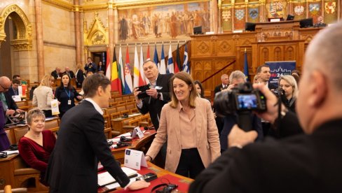 BRNABIĆ U BUDIMPEŠTI: Srdačan susret sa predsednicom EP Mecolom