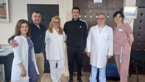 ДОНАЦИЈА ОПШТОЈ БОЛНИЦИ: Породица Луковић из Краљева не заборавља свој завичај